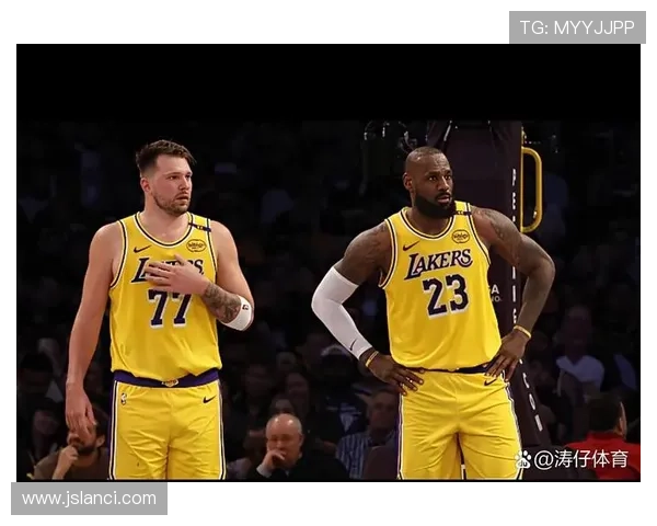 詹姆斯率湖人惊险逆转勇士全场鏖战展现冠军底蕴