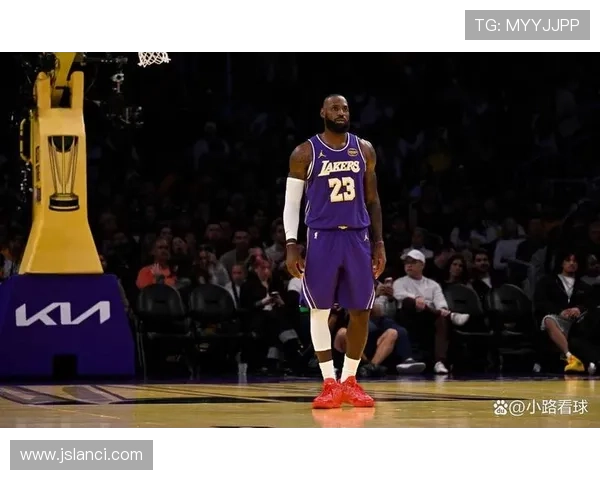 詹姆斯复出领衔湖人逆袭快船 勇士首战大胜篮网创造新纪录